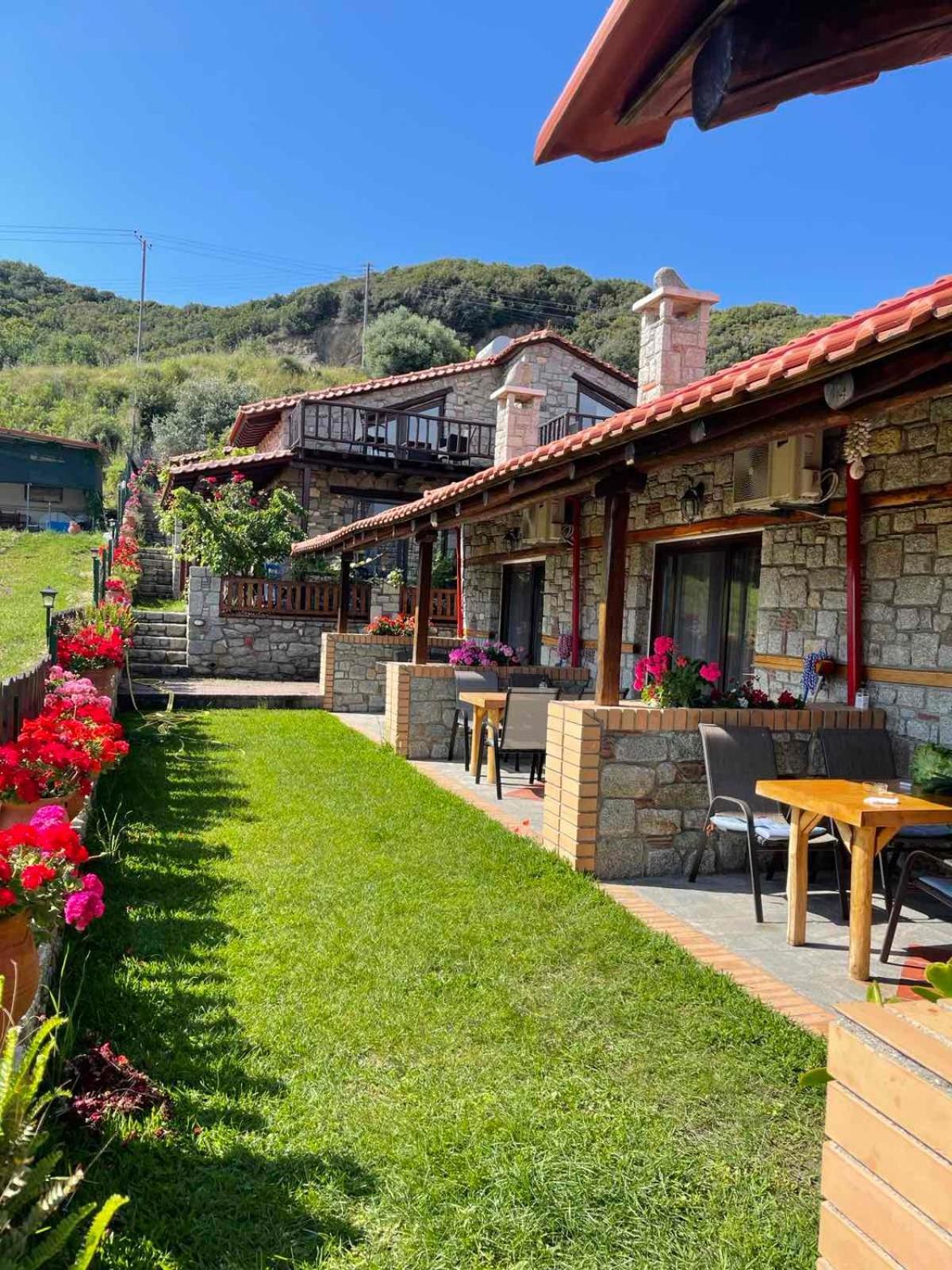 Theano Apartments Сарти Екстериор снимка