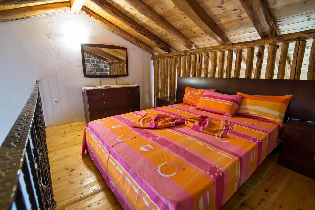Theano Apartments Сарти Екстериор снимка
