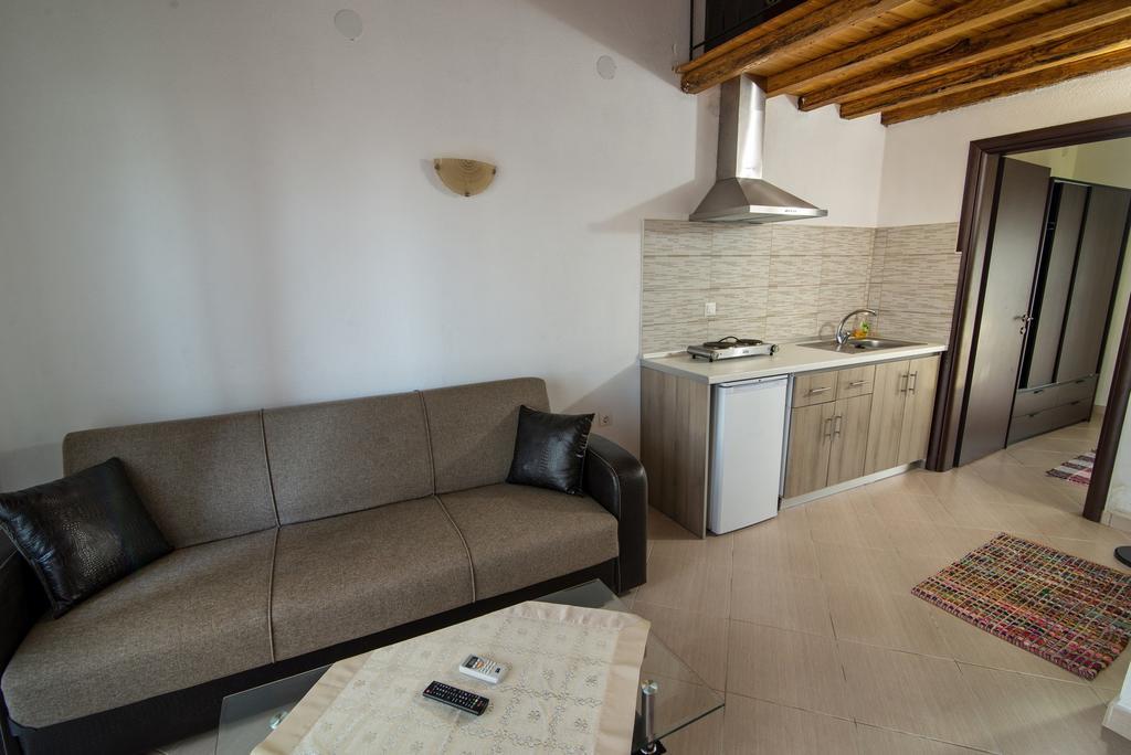 Theano Apartments Сарти Екстериор снимка