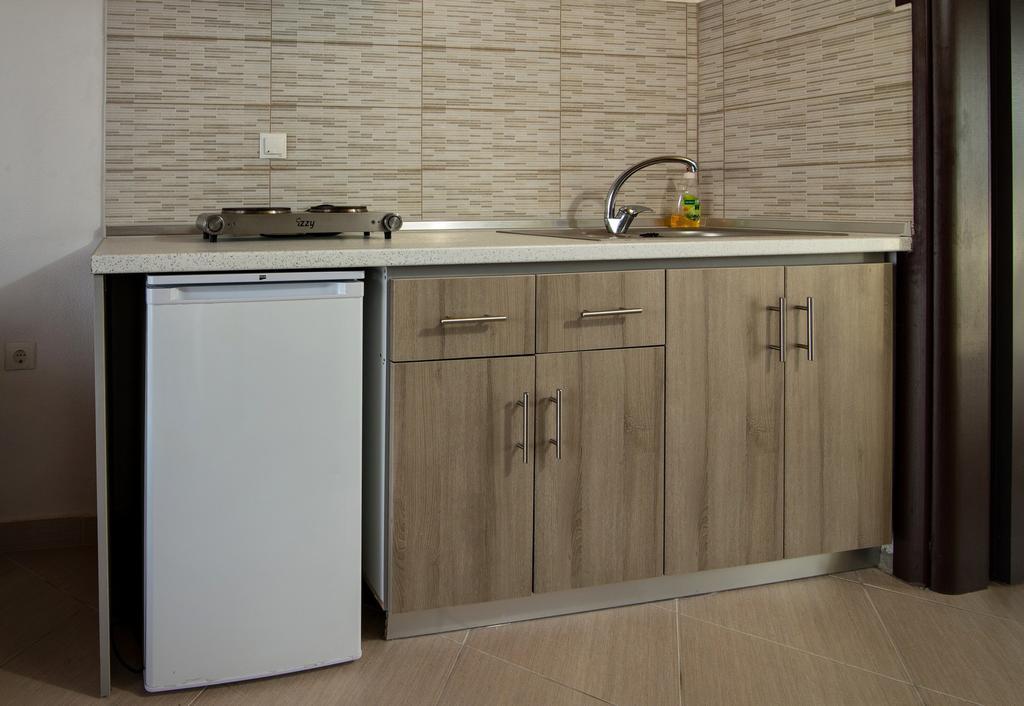 Theano Apartments Сарти Екстериор снимка