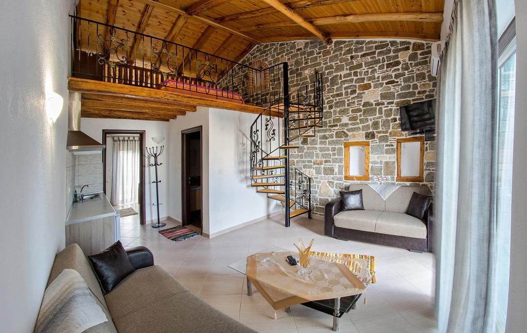 Theano Apartments Сарти Екстериор снимка