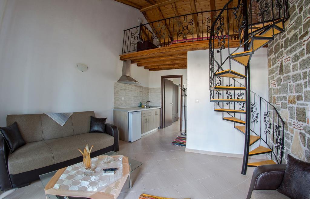 Theano Apartments Сарти Екстериор снимка